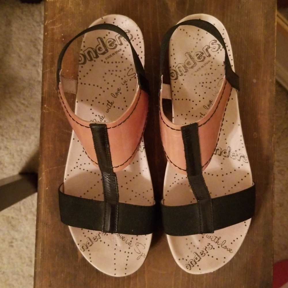 Wonders T-Strap Sandals C-1109 39 EUC